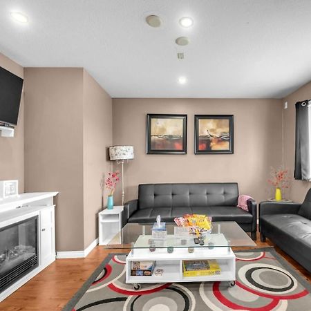 52-3 Bed Suite On Lake Central Ac By Airport คาลการี ภายนอก รูปภาพ