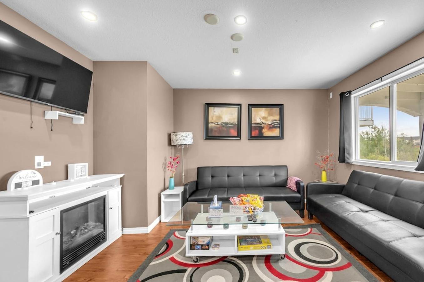 52-3 Bed Suite On Lake Central Ac By Airport คาลการี ภายนอก รูปภาพ
